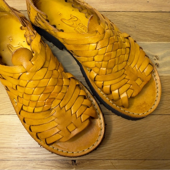 Brand X Huarache Tan Leather Sandals Size 5 NWOT - Picture 2 of 7